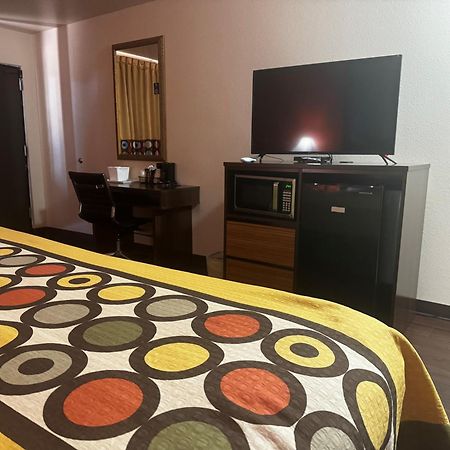 Super 8 By Wyndham Giddings Hotel Екстериор снимка