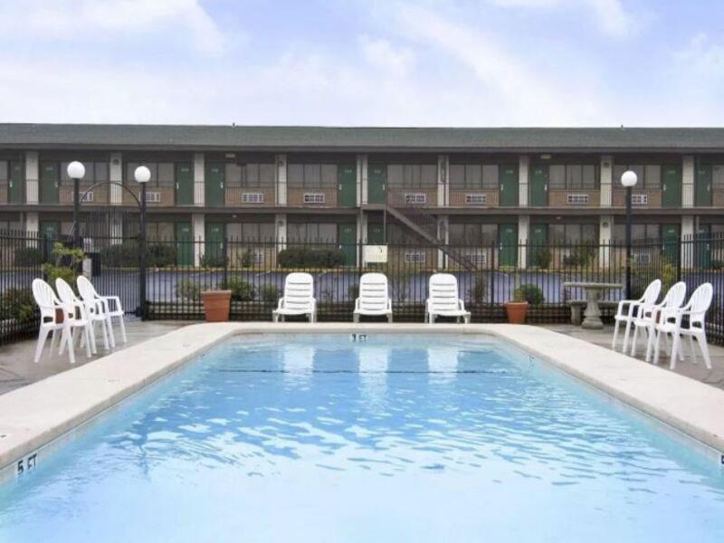 Super 8 By Wyndham Giddings Hotel Екстериор снимка