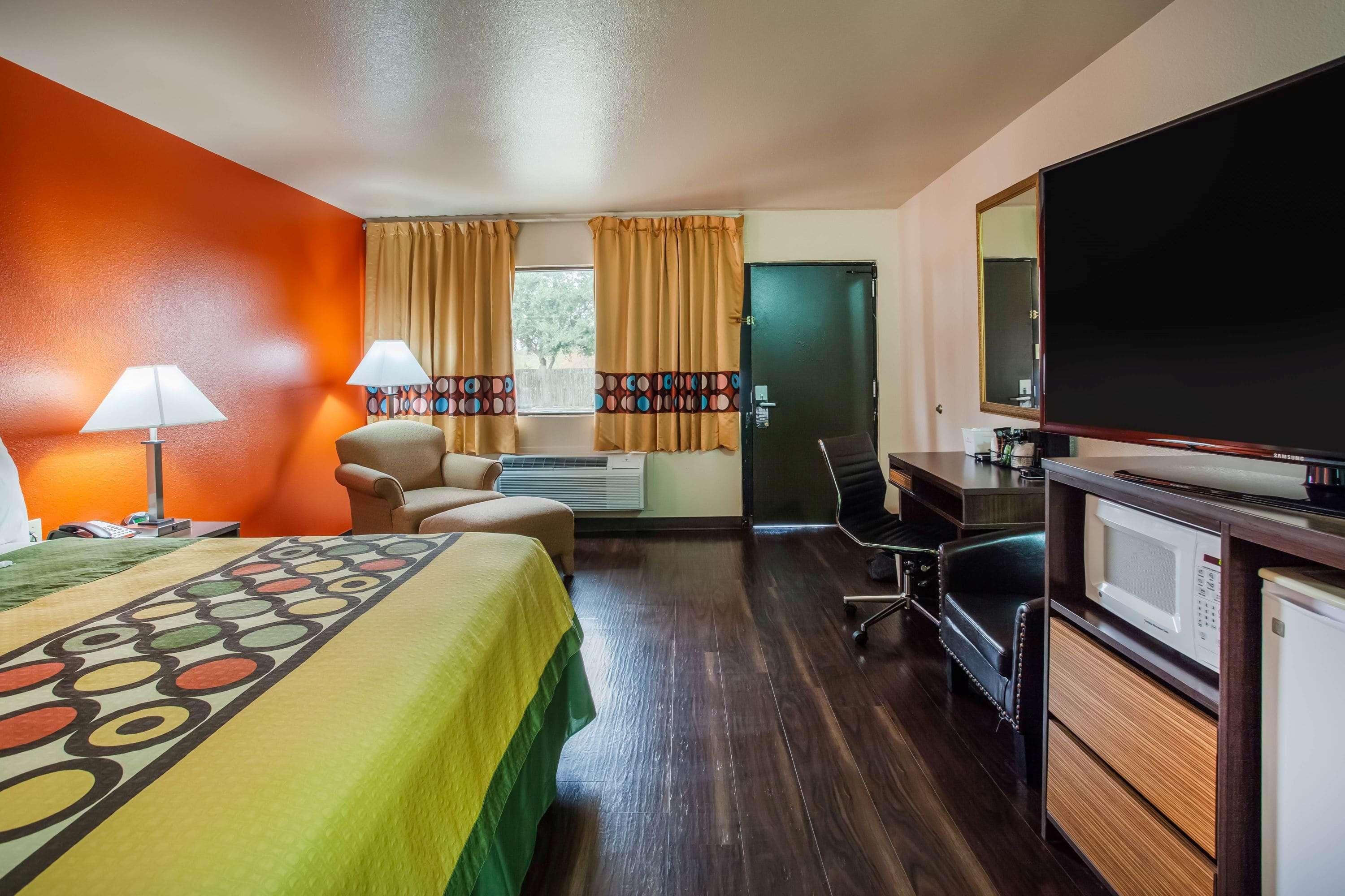 Super 8 By Wyndham Giddings Hotel Екстериор снимка