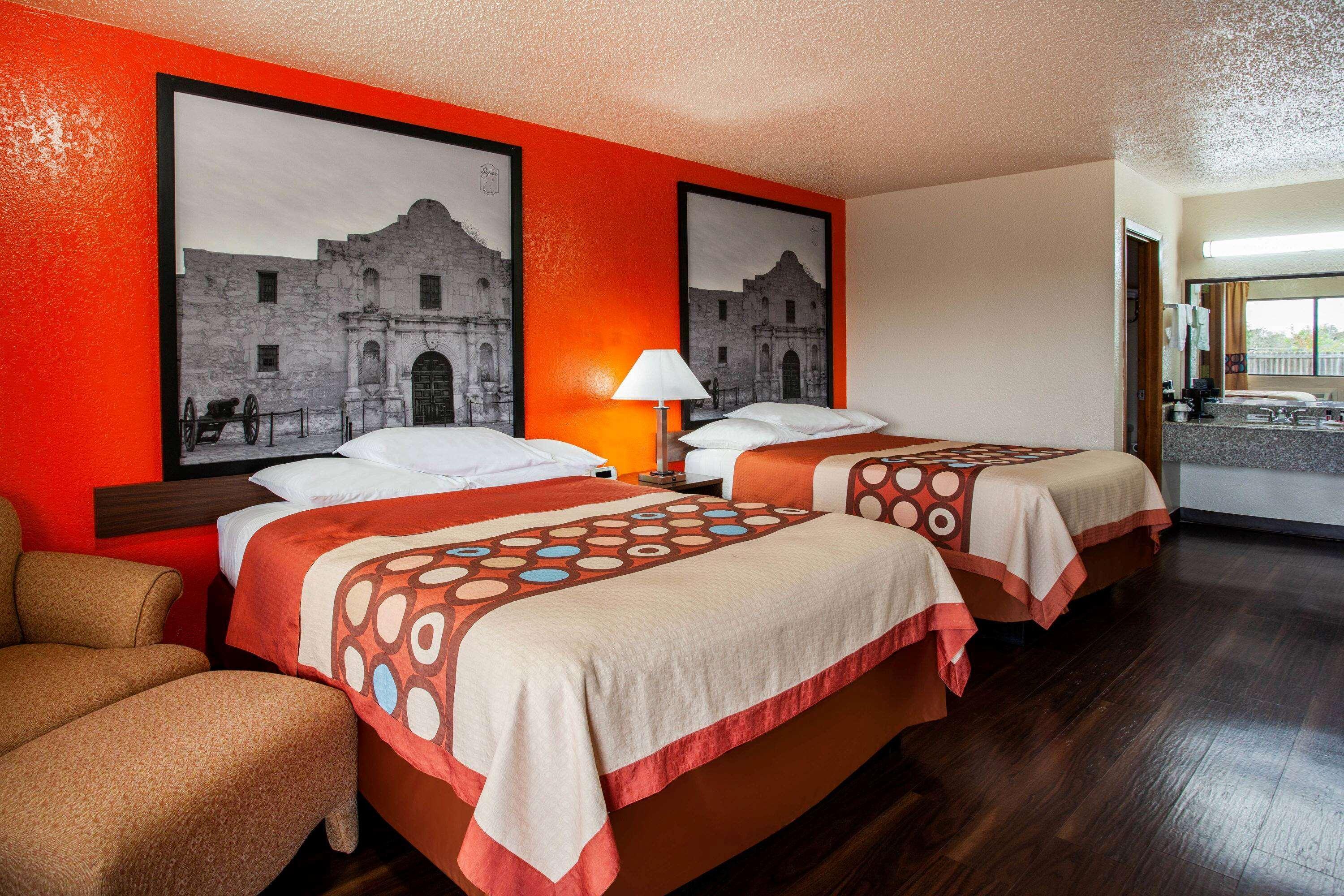 Super 8 By Wyndham Giddings Hotel Екстериор снимка