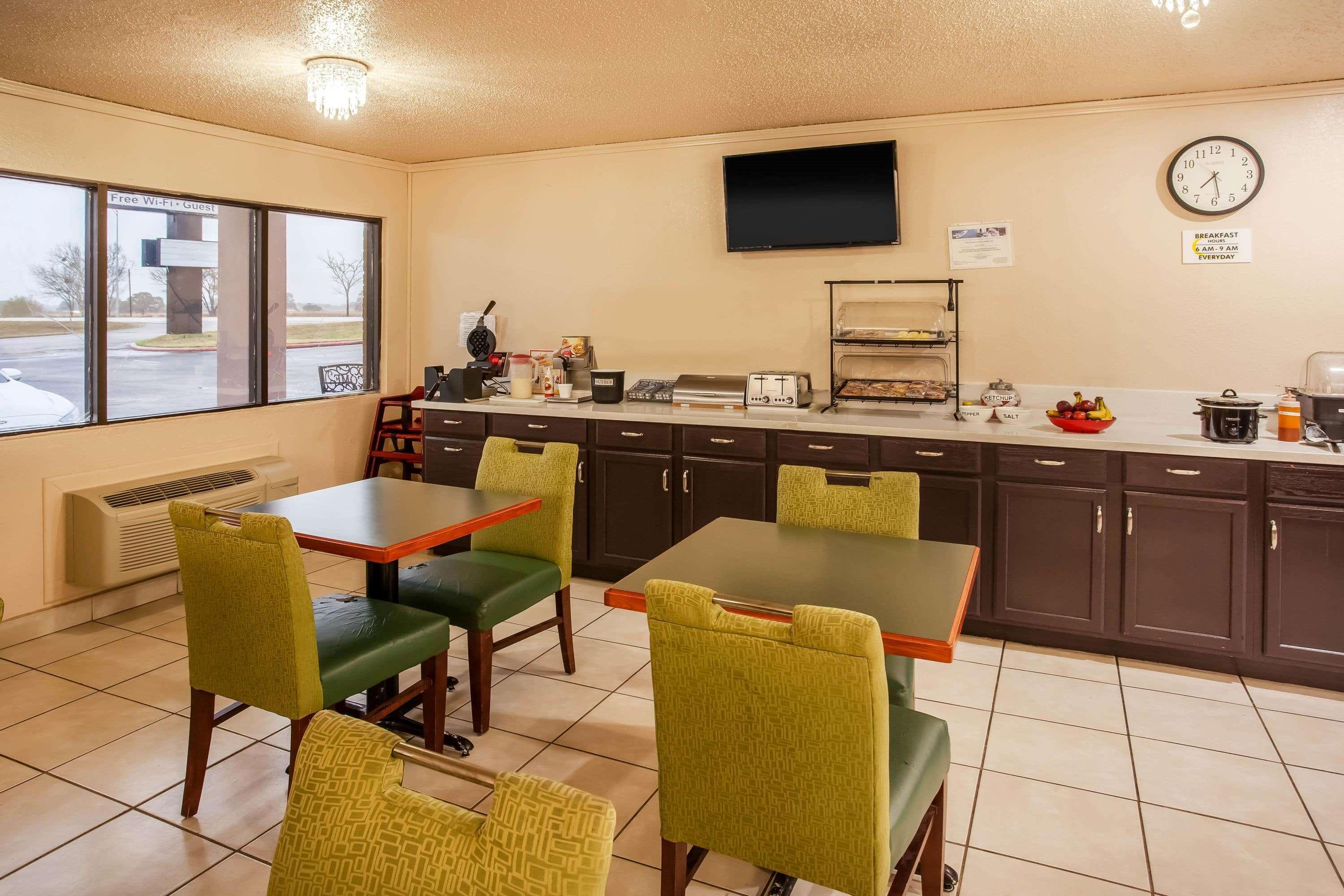 Super 8 By Wyndham Giddings Hotel Екстериор снимка