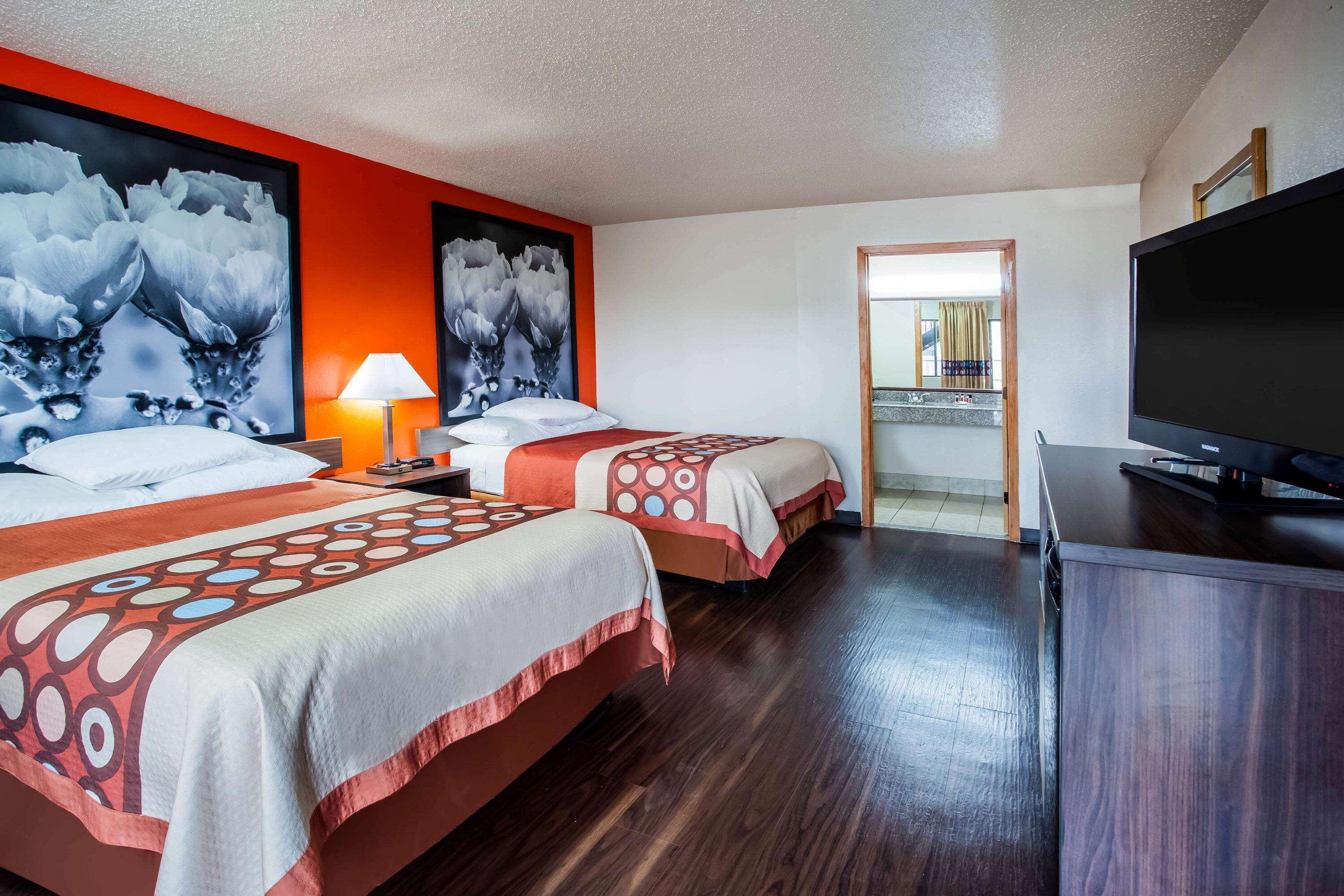 Super 8 By Wyndham Giddings Hotel Екстериор снимка