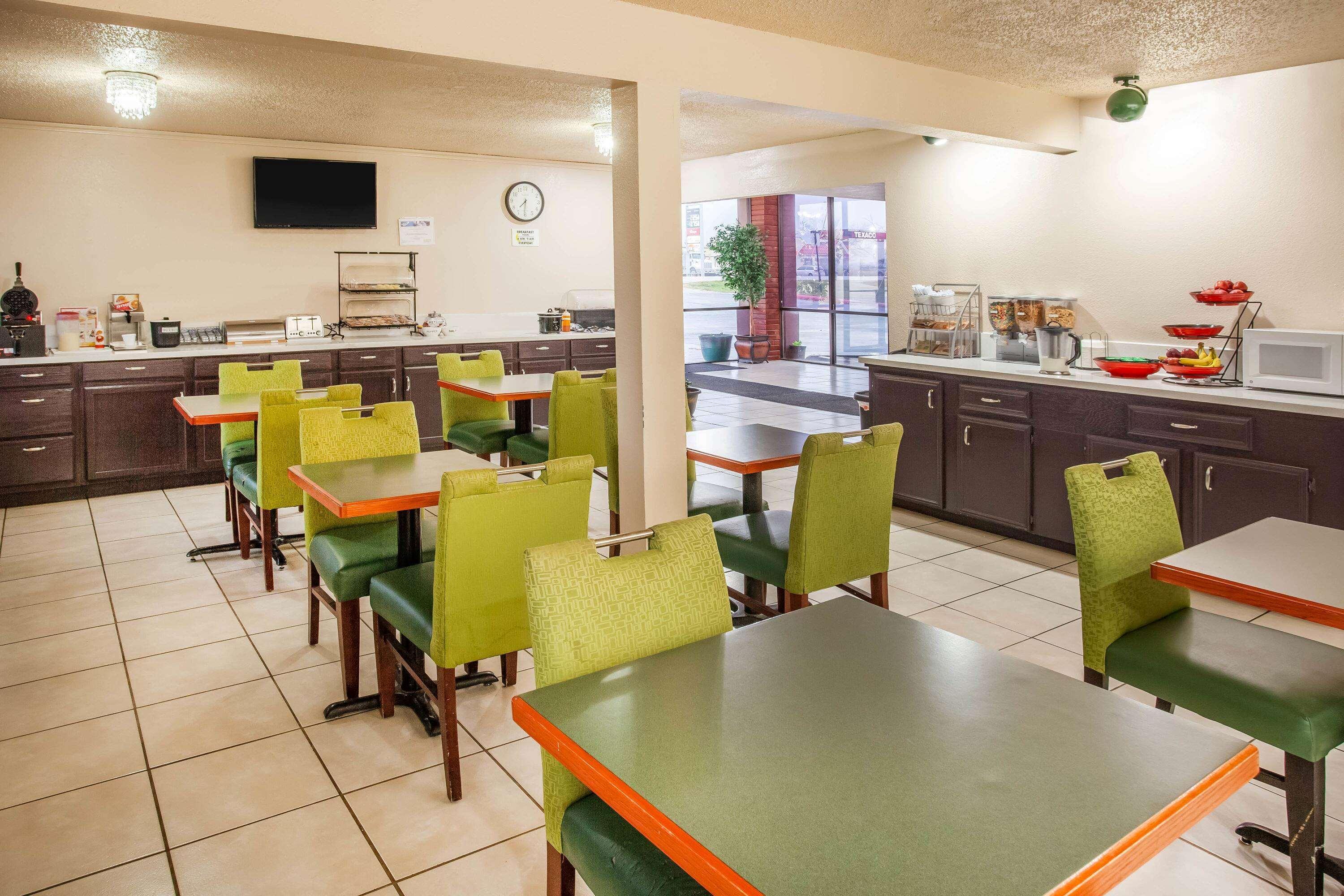 Super 8 By Wyndham Giddings Hotel Екстериор снимка