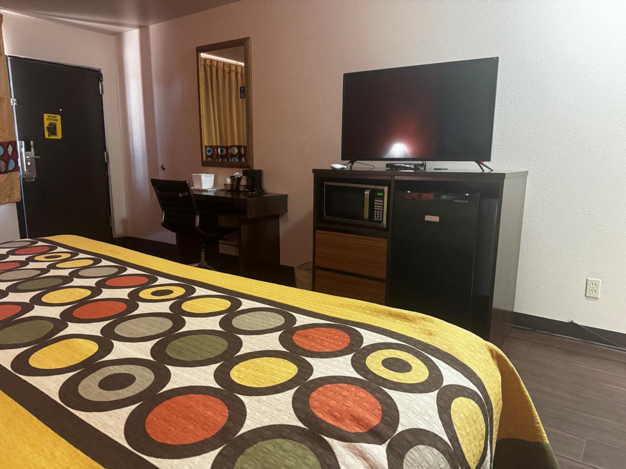 Super 8 By Wyndham Giddings Hotel Екстериор снимка