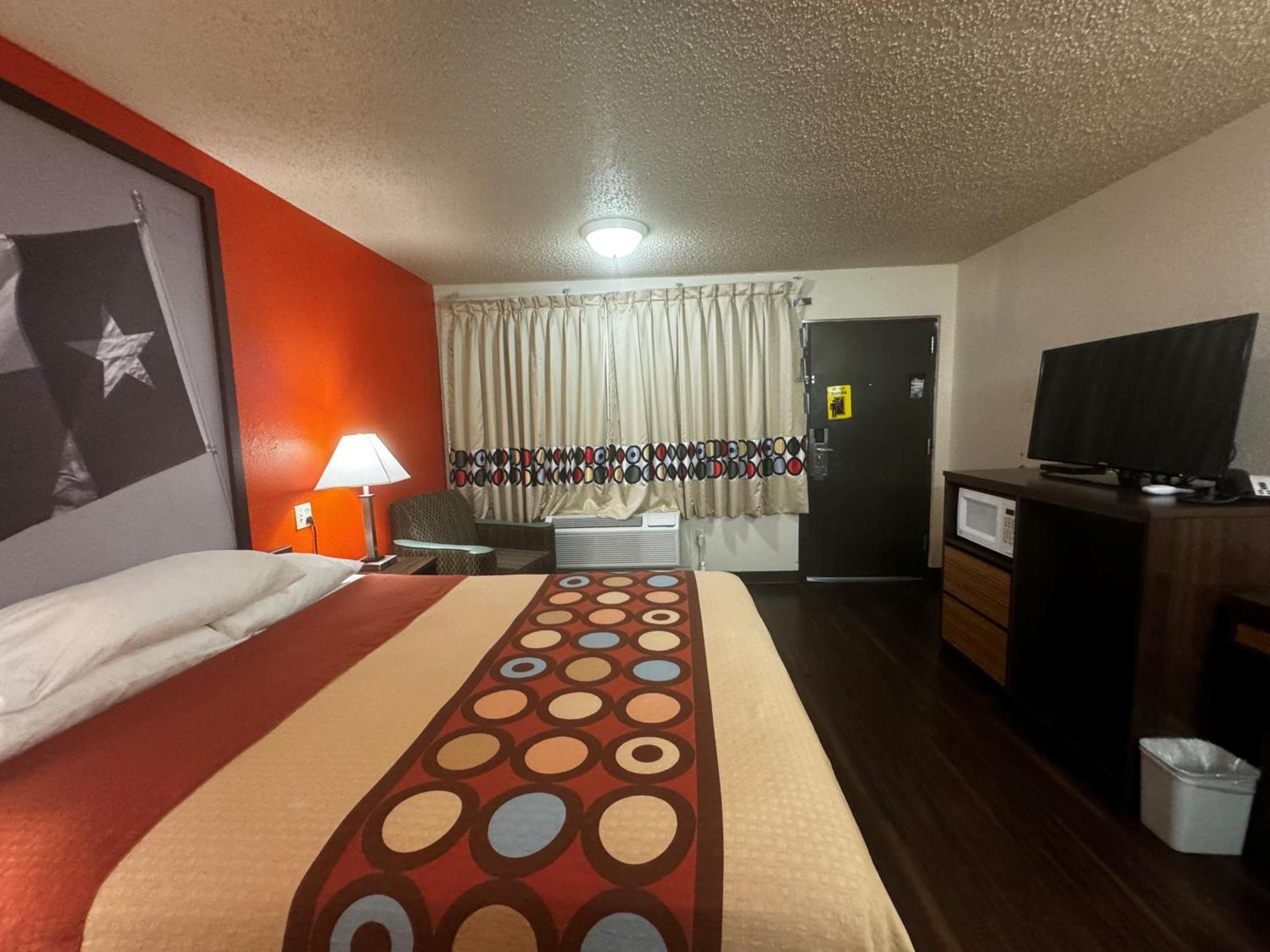 Super 8 By Wyndham Giddings Hotel Екстериор снимка
