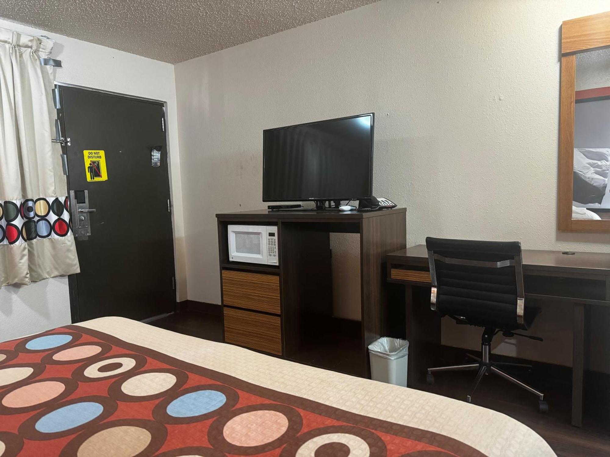 Super 8 By Wyndham Giddings Hotel Екстериор снимка