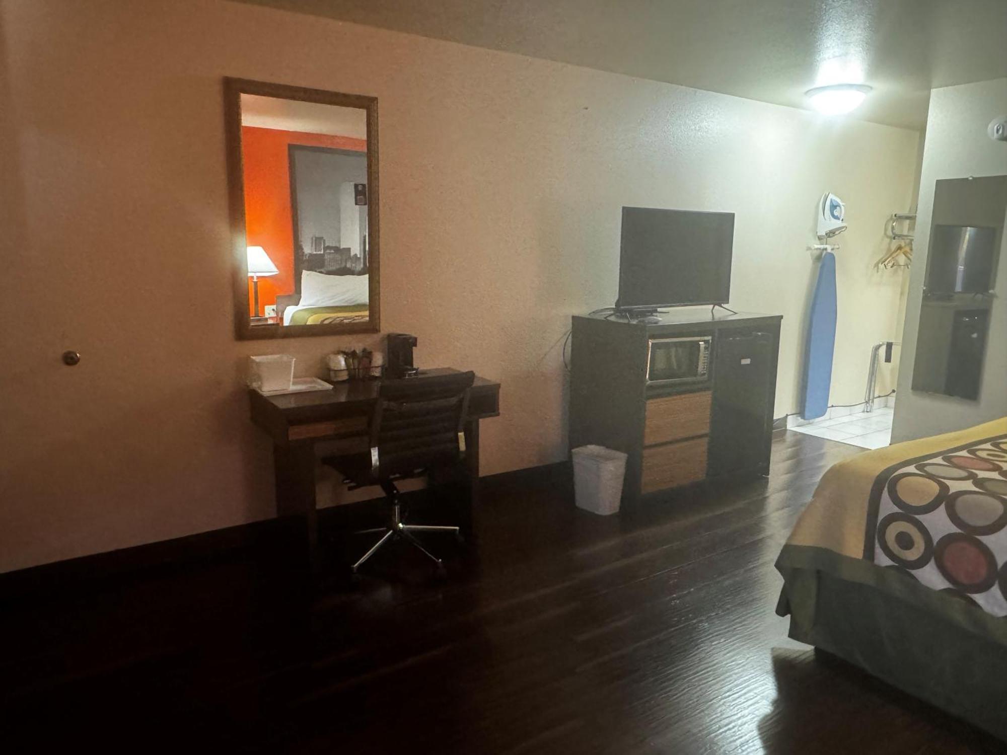 Super 8 By Wyndham Giddings Hotel Екстериор снимка