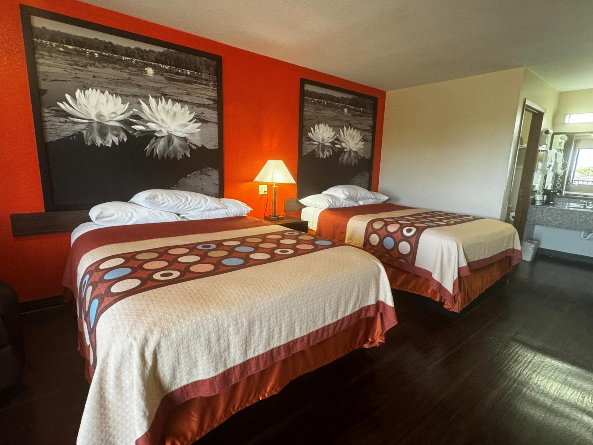 Super 8 By Wyndham Giddings Hotel Екстериор снимка